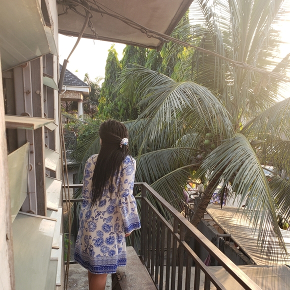 Meet your Posher, Roselin - Picture 2 of 2